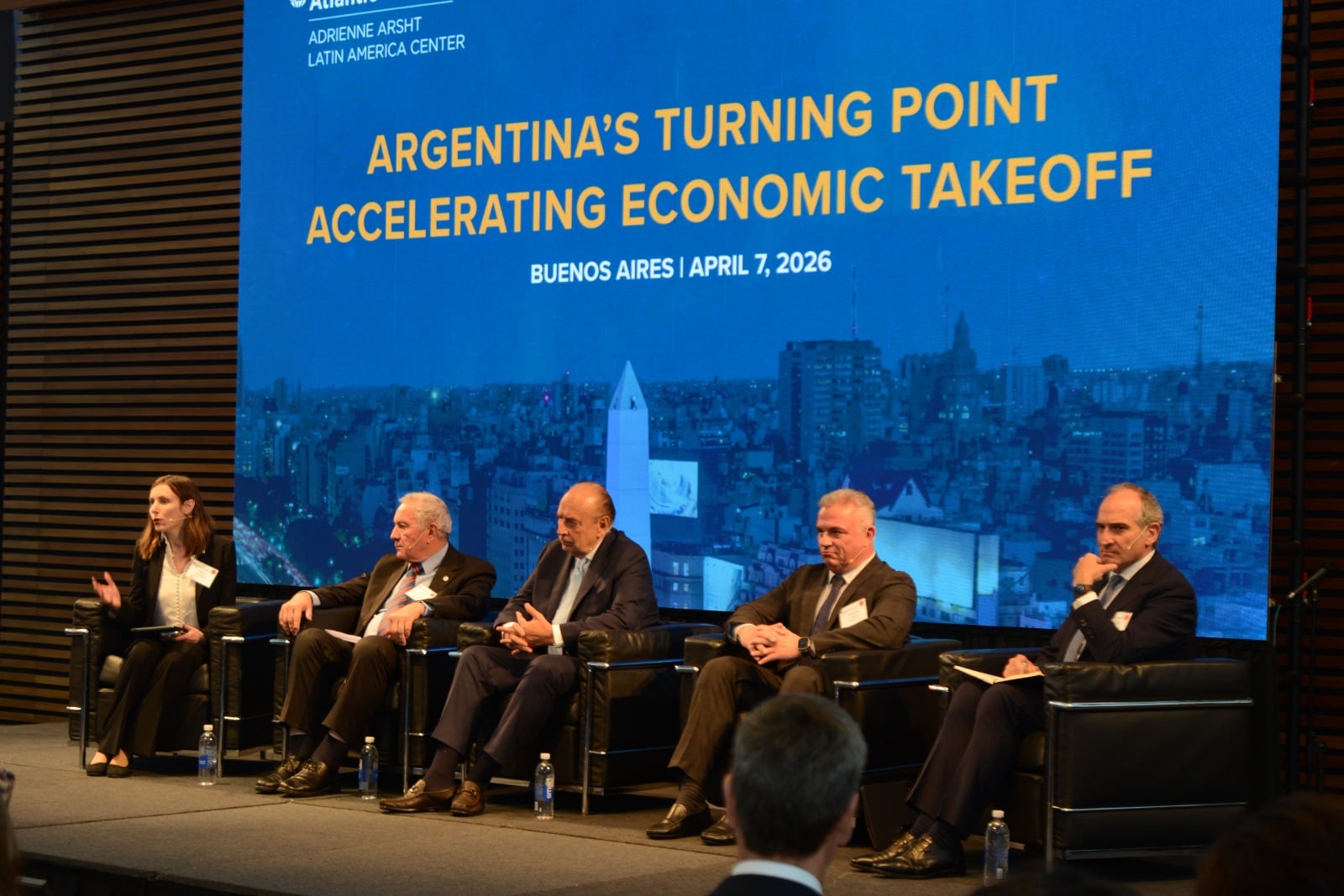 Apoyo, advertencias y un “calvario”: qué hace falta para que despegue la inversión en la Argentina