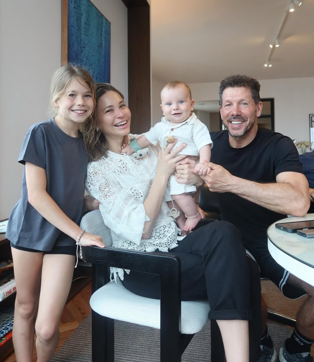 En familia: Simeone, Pereyra, su hija y Faustino