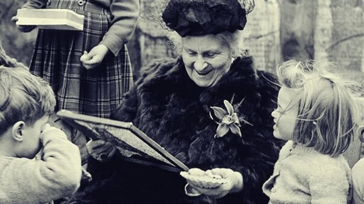 María Montessori, pedagoga italiana: “Nunca ayudes a un niño en una tarea en la que siente que puede tener éxito”