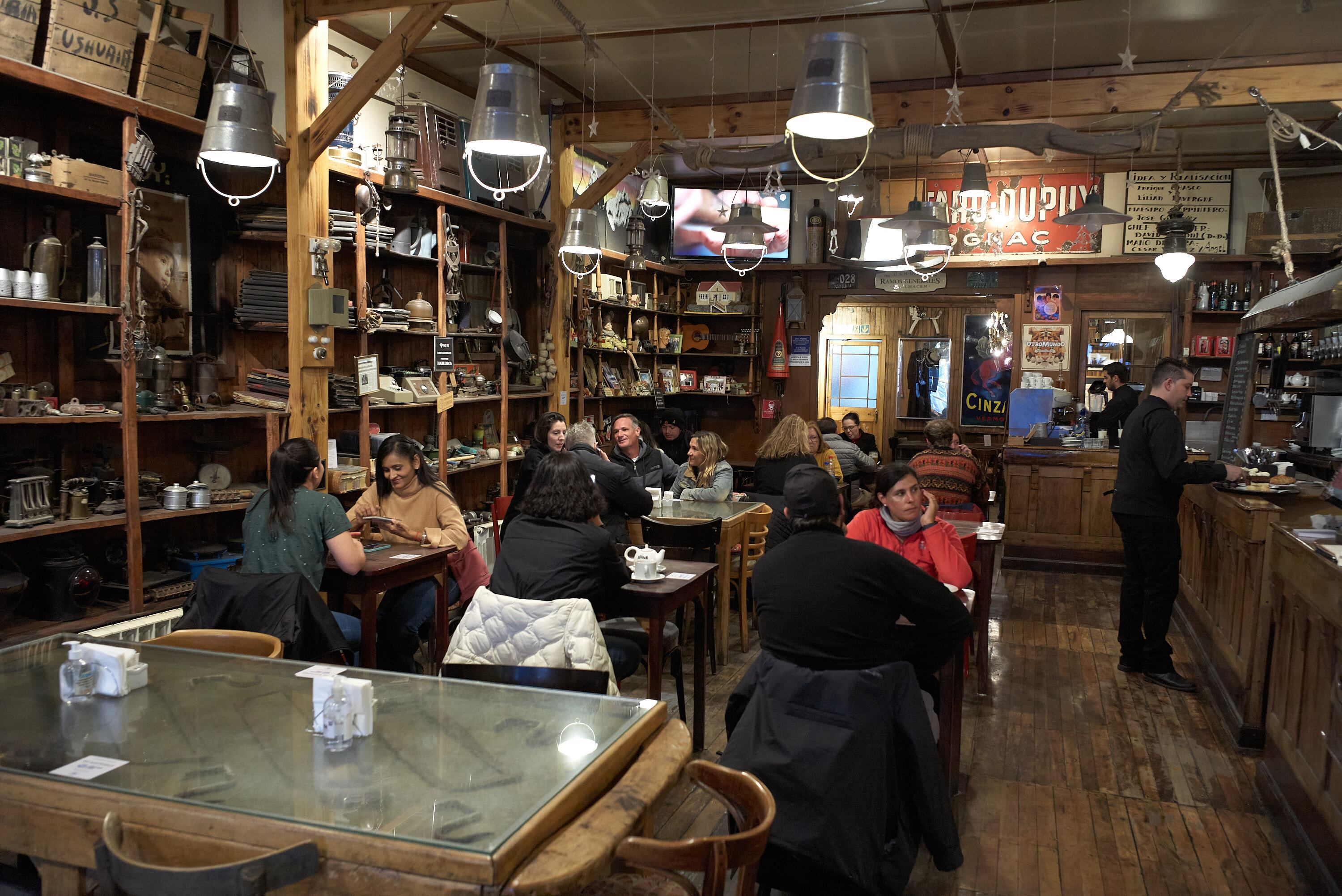 Las mesas del viejo almacén