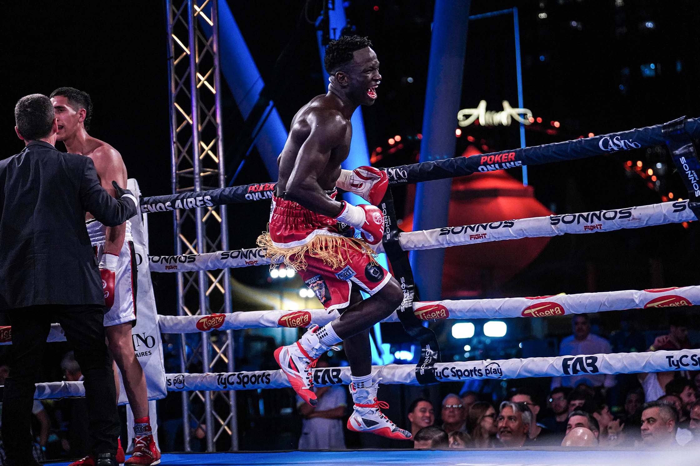 Touba Niang, un show sobre el ring: triunfó ante Donaires