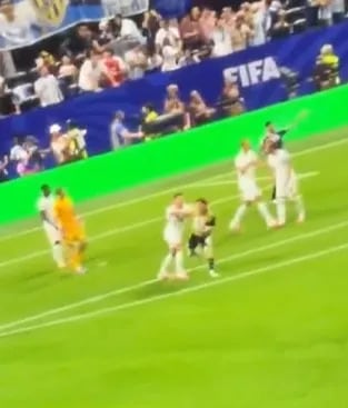 El video que revela por qué Bellingham se enojó con Barco y no se vio por TV: todo empezó en el gol de Enzo Fernández.