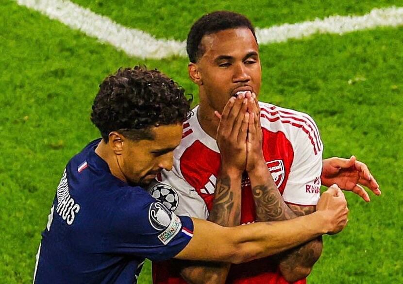 El abrazo de Marquinhos a Gabriel Magalhães, que falló el penal decisivo, en plena euforia de PSG