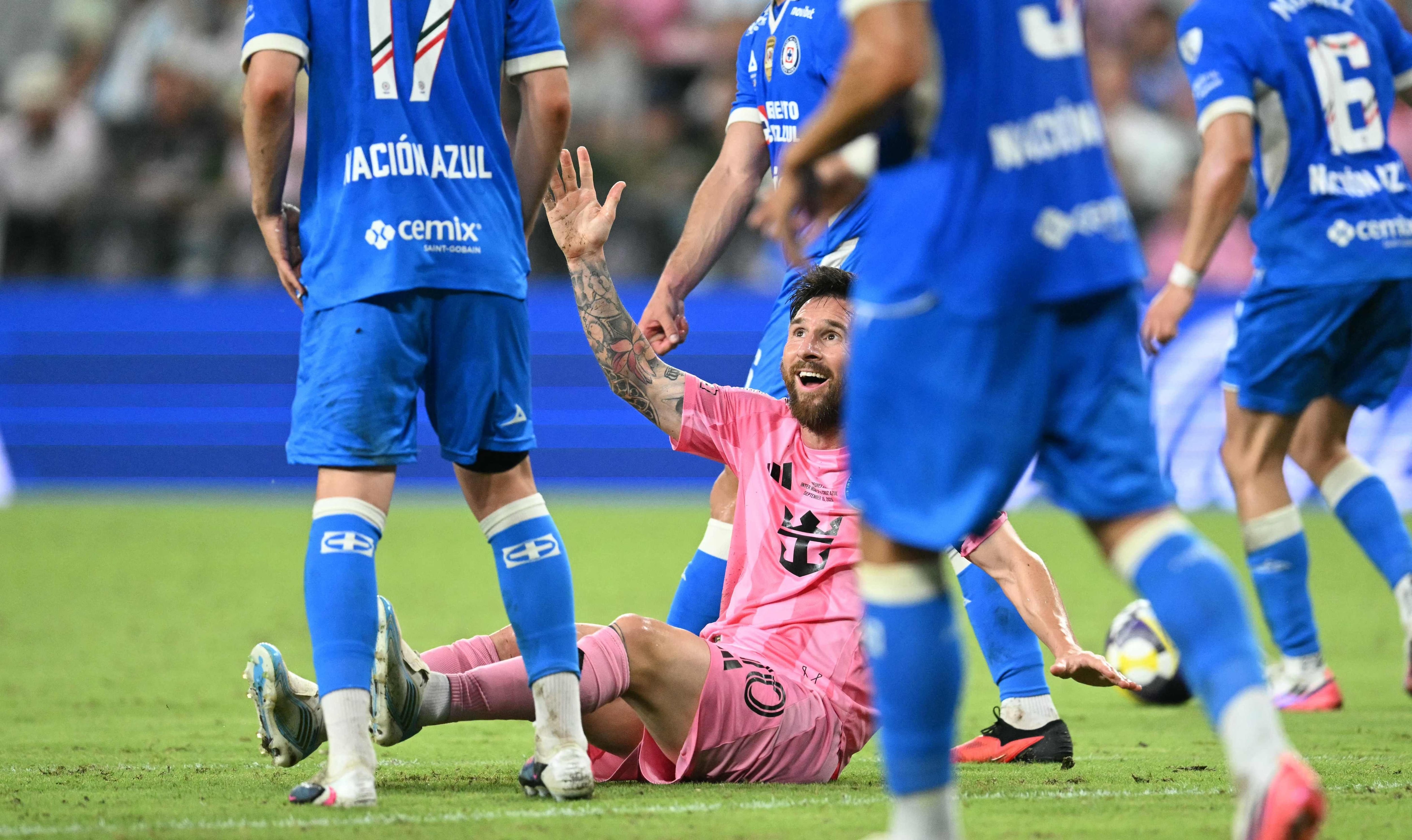 El reclamo de falta de Messi