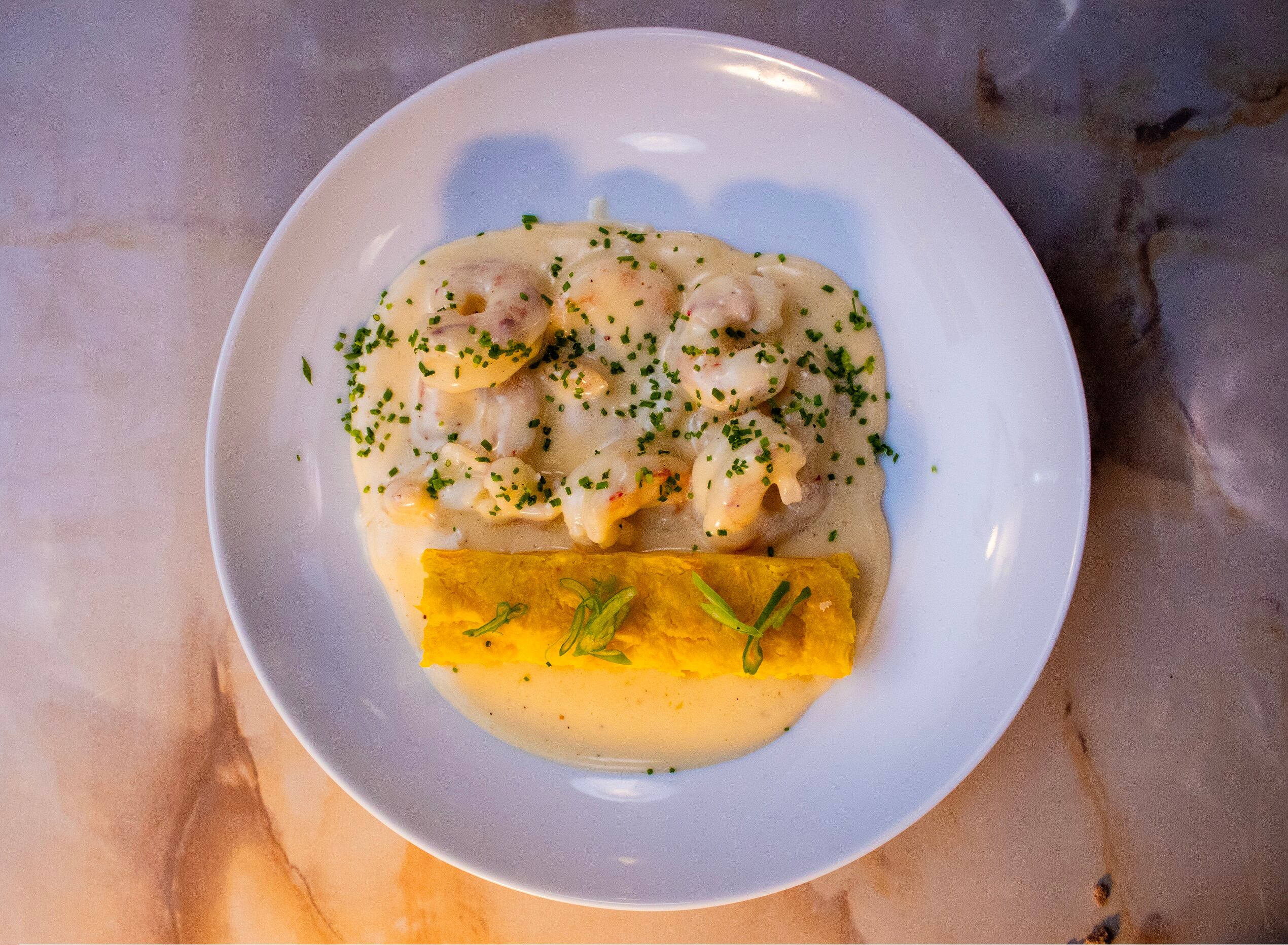Langostinos, pan de maíz y beurre blanc (o mantequilla blanca)