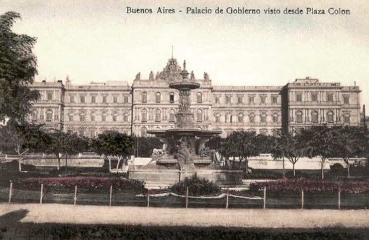 La Fuente Monumental antes de ser desplazada de su lugar de origen