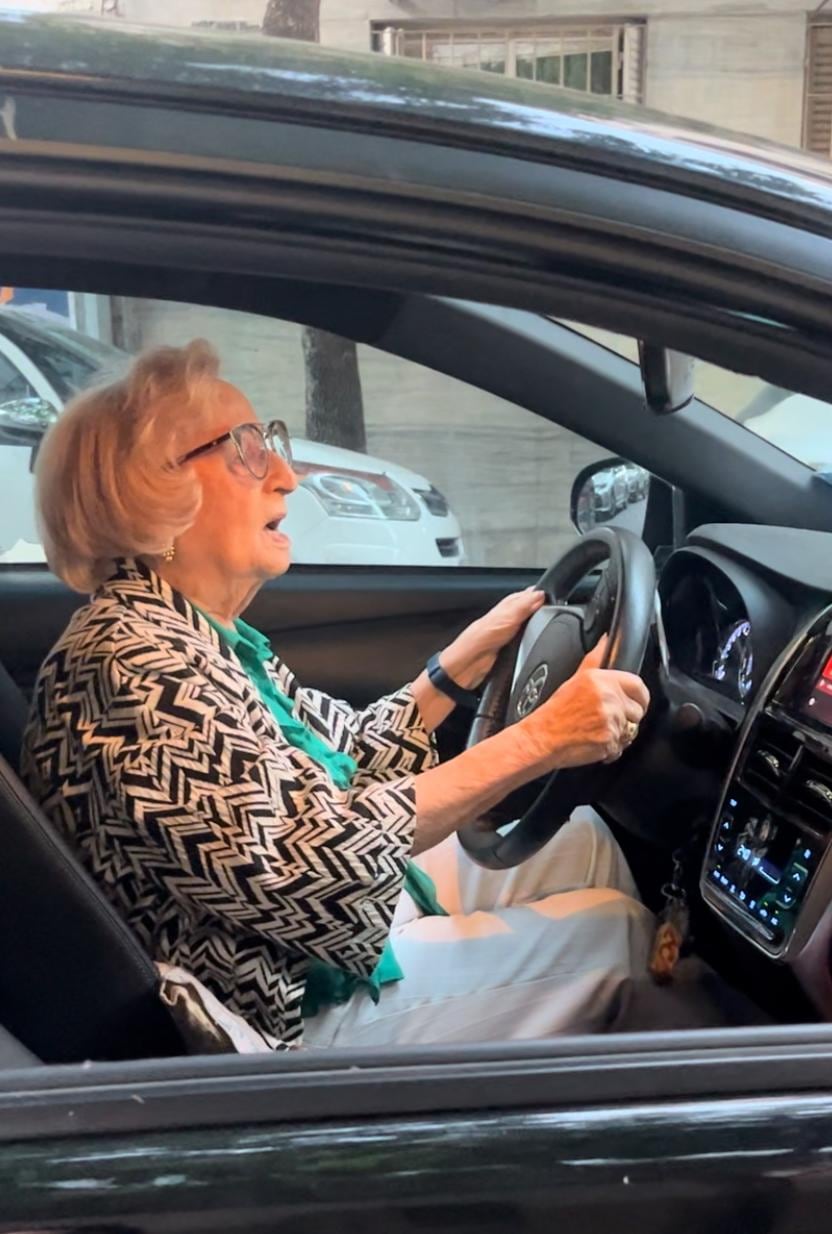 Marta conduce desde los 20 años, cuando su papá le compró un Cadillac