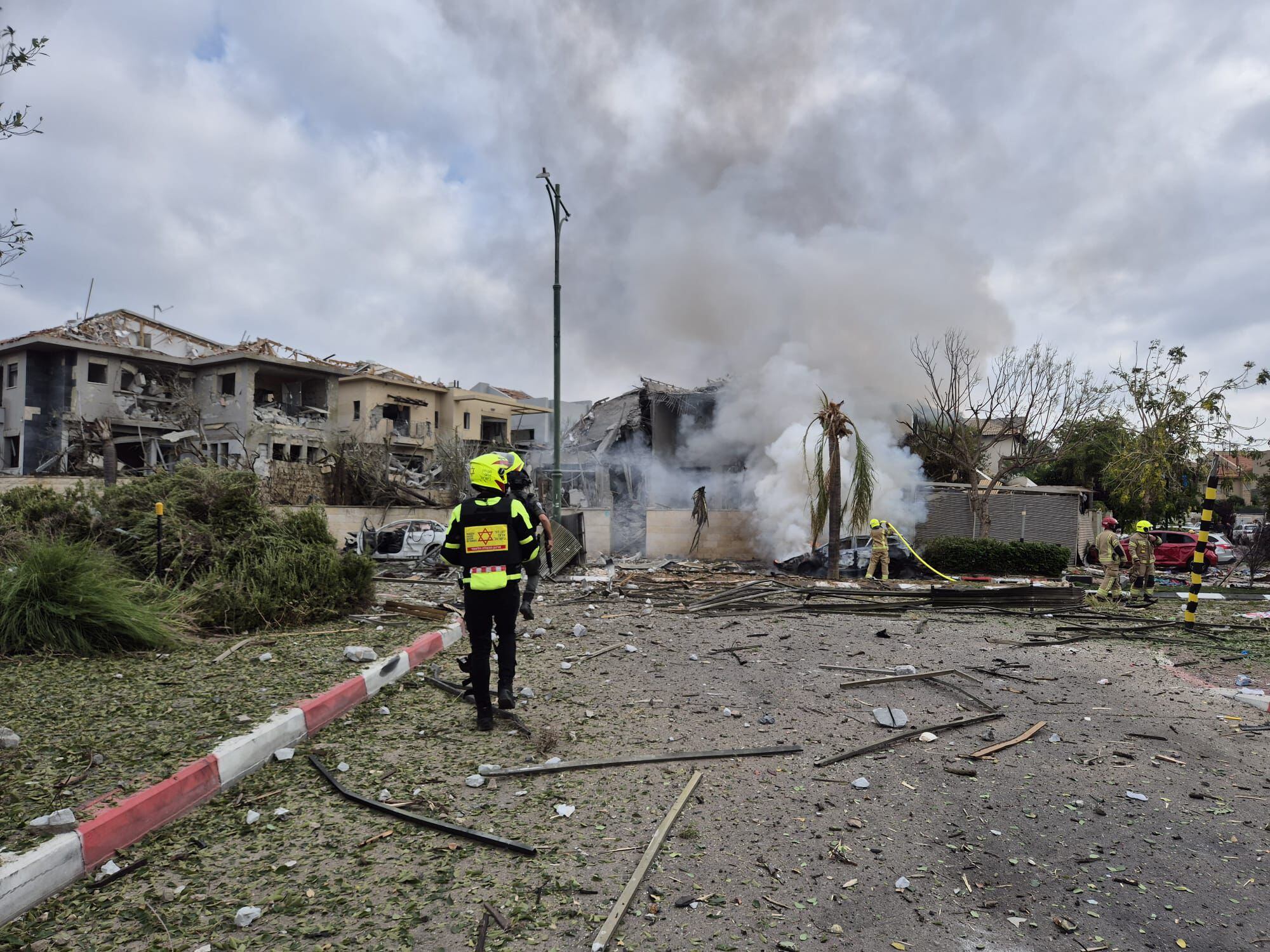 Las consecuencias del impacto de los misiles de Irán en suelo israelí