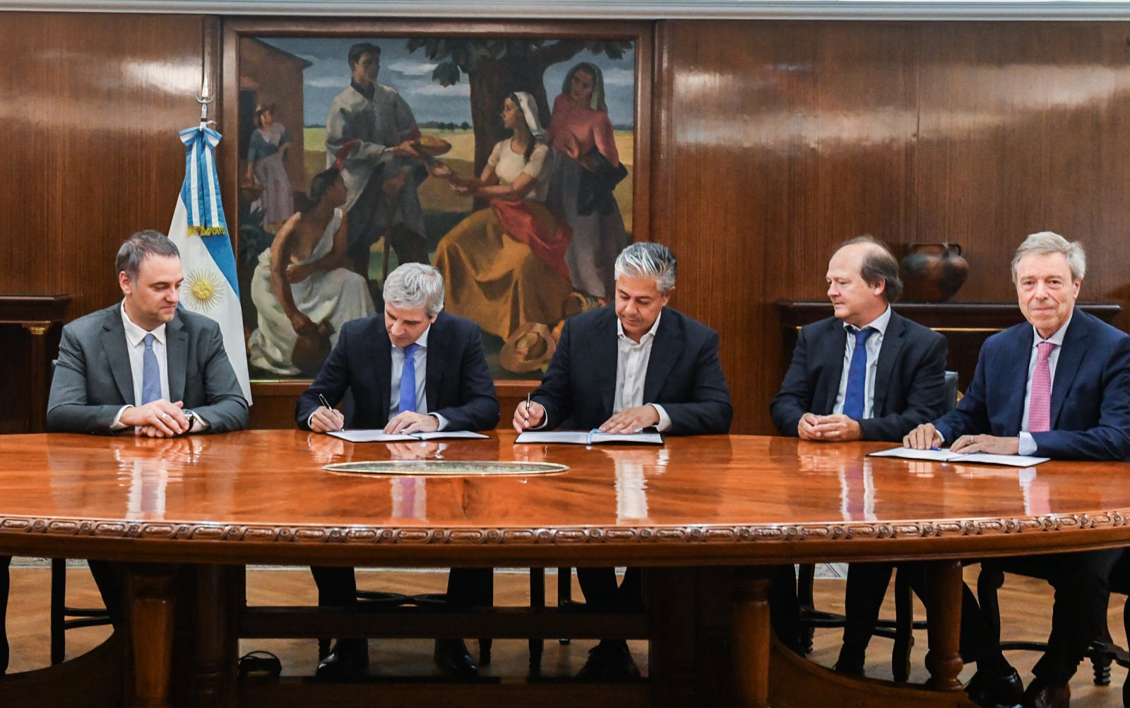 Jalil y Figueroa se mostraron con el Gobierno, tras la reunión para intentar confluir en el Congreso