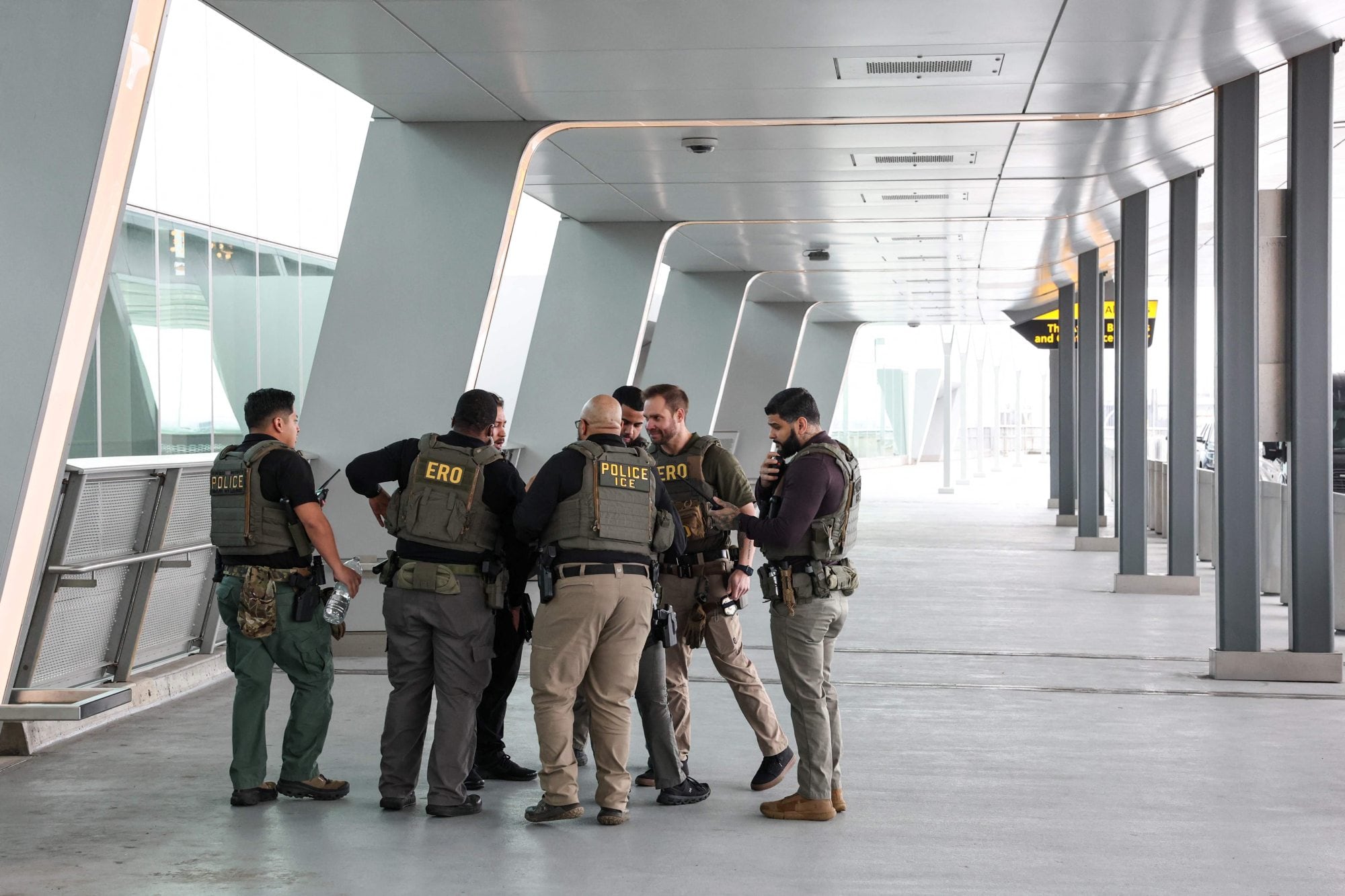 Avanza el ICE en Texas: operativos en aeropuertos y qué se sabe de las redadas migratorias en Dallas y Houston hoy