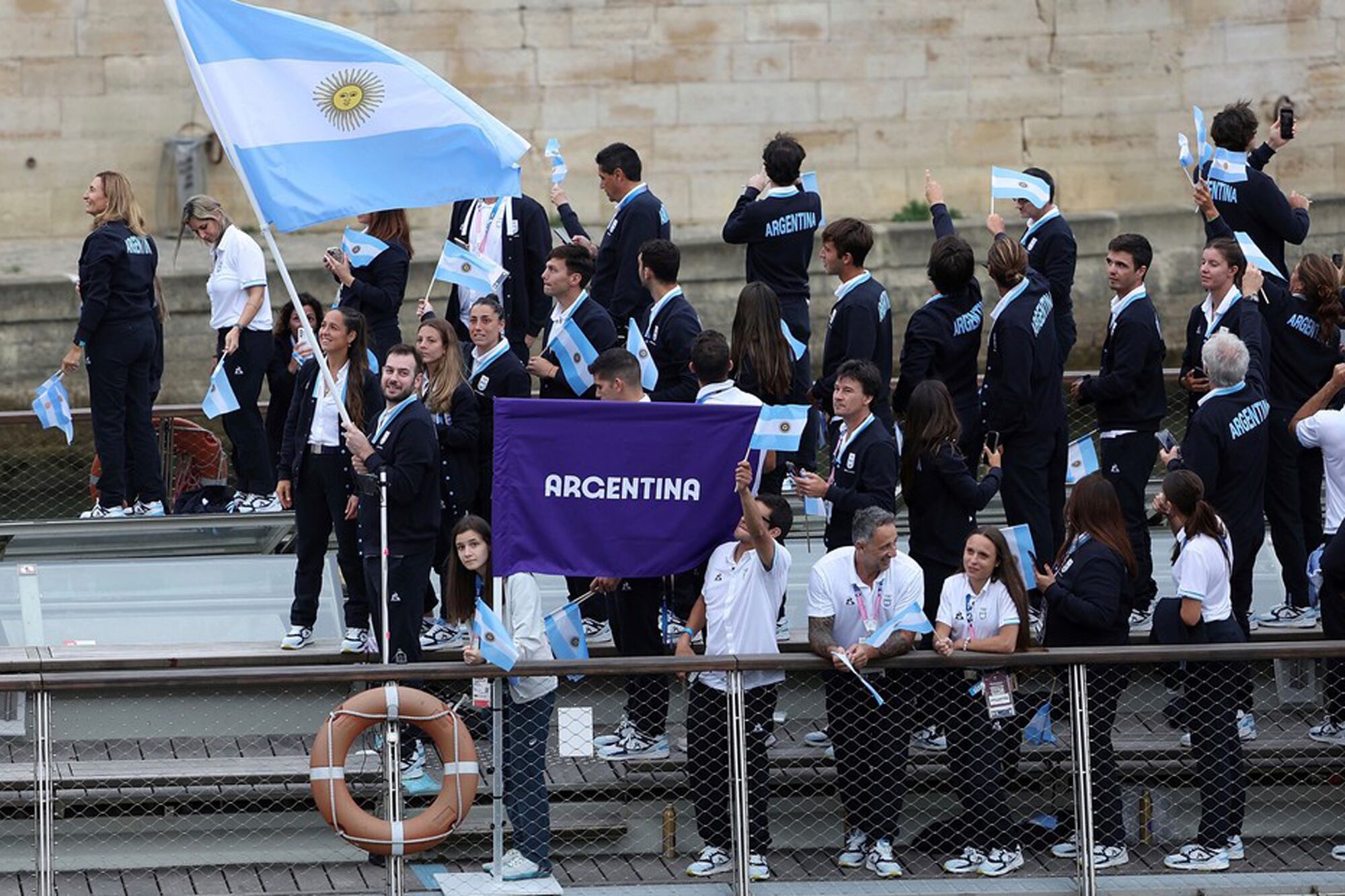 El Día Nacional del Deportista busca exaltar la figura de quienes practican deportes y representan al país en competiciones internacionales (en foto: delegación Argentina en los Juegos Olímpicos)