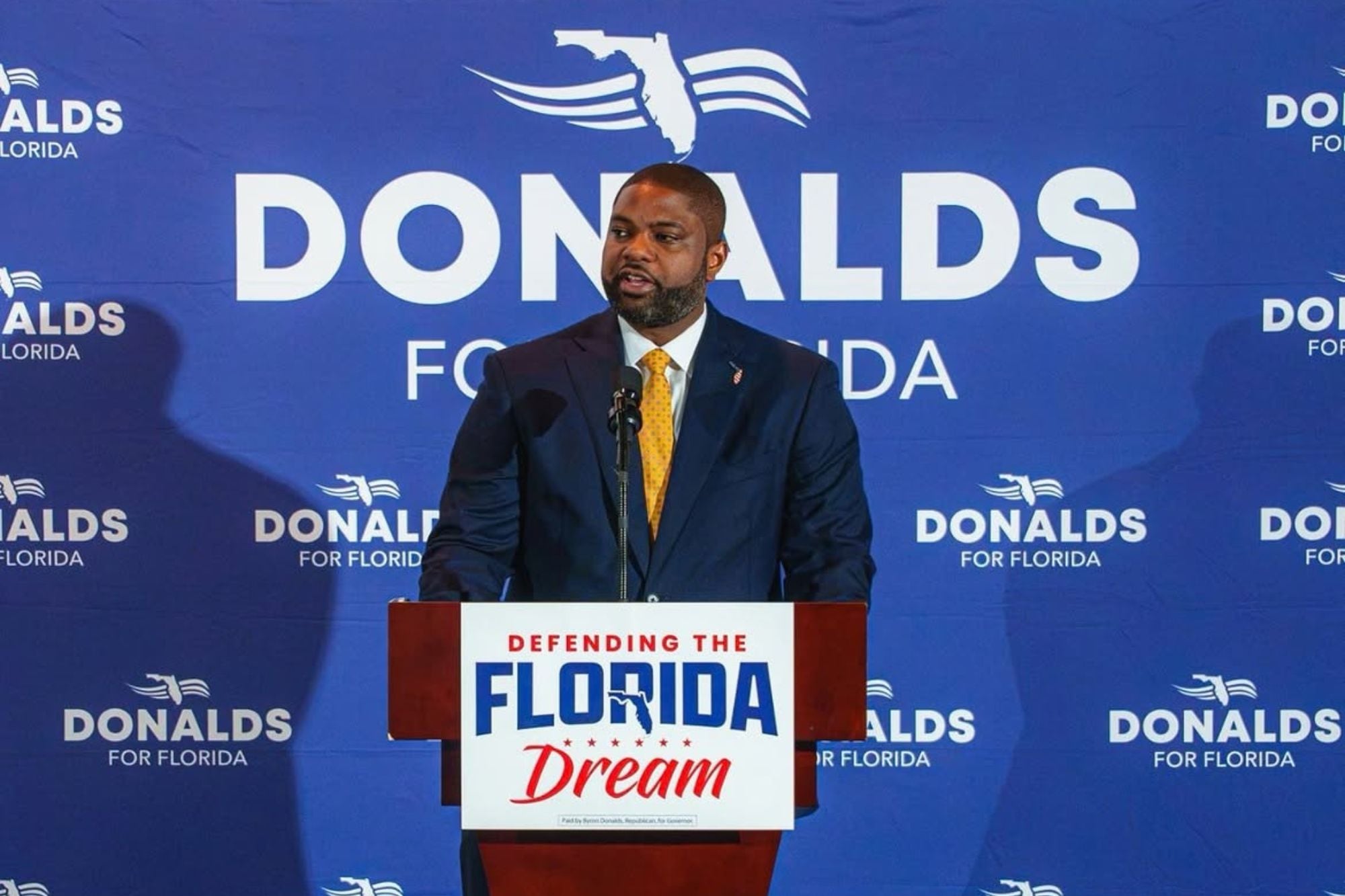 Byron Donalds mantiene una ventaja ajustada en Florida en las últimas encuestas, con incluso un sondeo que lo muestra empatado con David Jolly