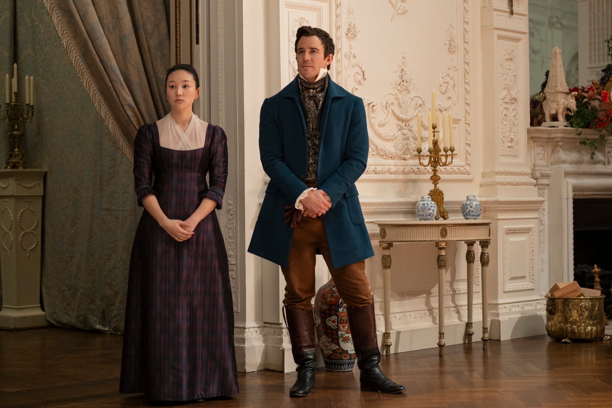 Yerin Ha y Luke Thompson en una escena de la nueva temporada de Bridgerton