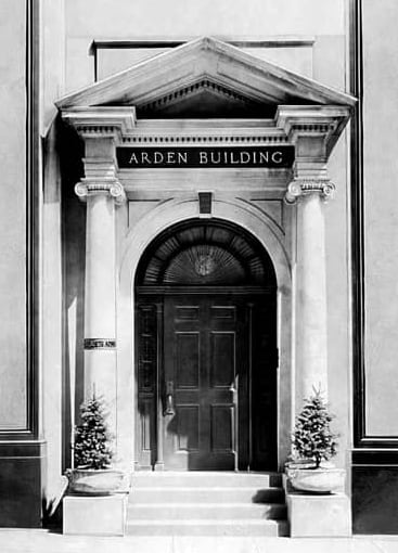 La entrada del salón de Elizabeth Arden en la Quinta Avenida, Nueva York