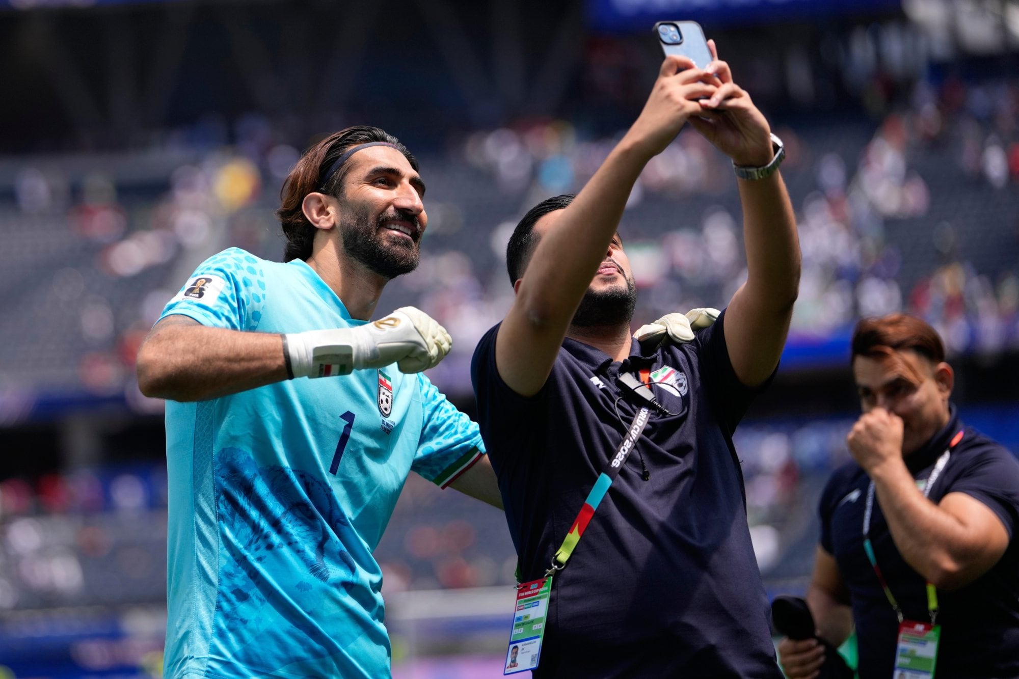 Sus padres le rompieron los guantes, pero siguió adelante: la historia del arquero que es un mito en Irán.
