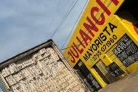 Productores avícolas tomaron una foto de un camión con la descarga de huevos que pusieron en la mira