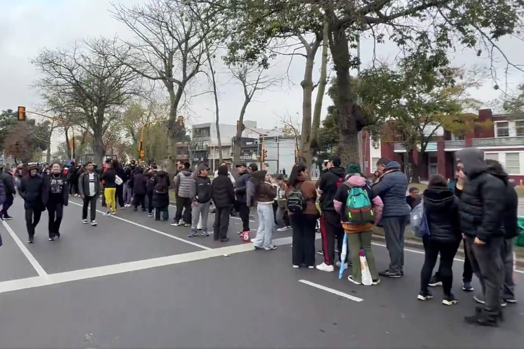 Cuadras de cola para despedir al Indio Solari en el Parque Domínico de Avellaneda