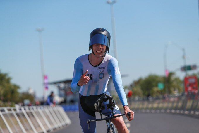 Mateo Kalejman había ganado en la prueba de ciclismo de ruta contrarreloj al marcar un tiempo de 47 minutos, 38 segundos y 82 centésimas.