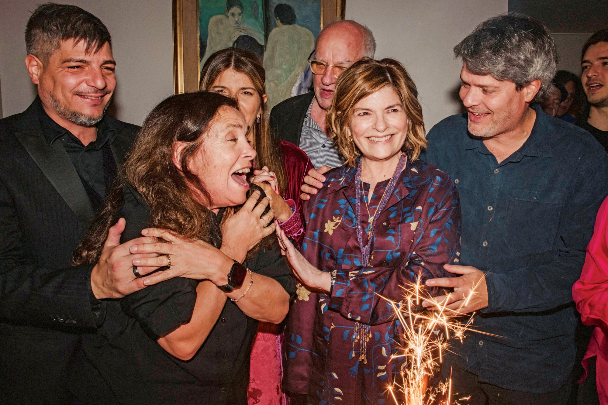 El momento más esperado: Teresa sopla las velitas, acompañada por Tomás Costantini, Sandra Mihanovich, Mariana Costantini, Enrique Kistenmacher y Edo Costantini