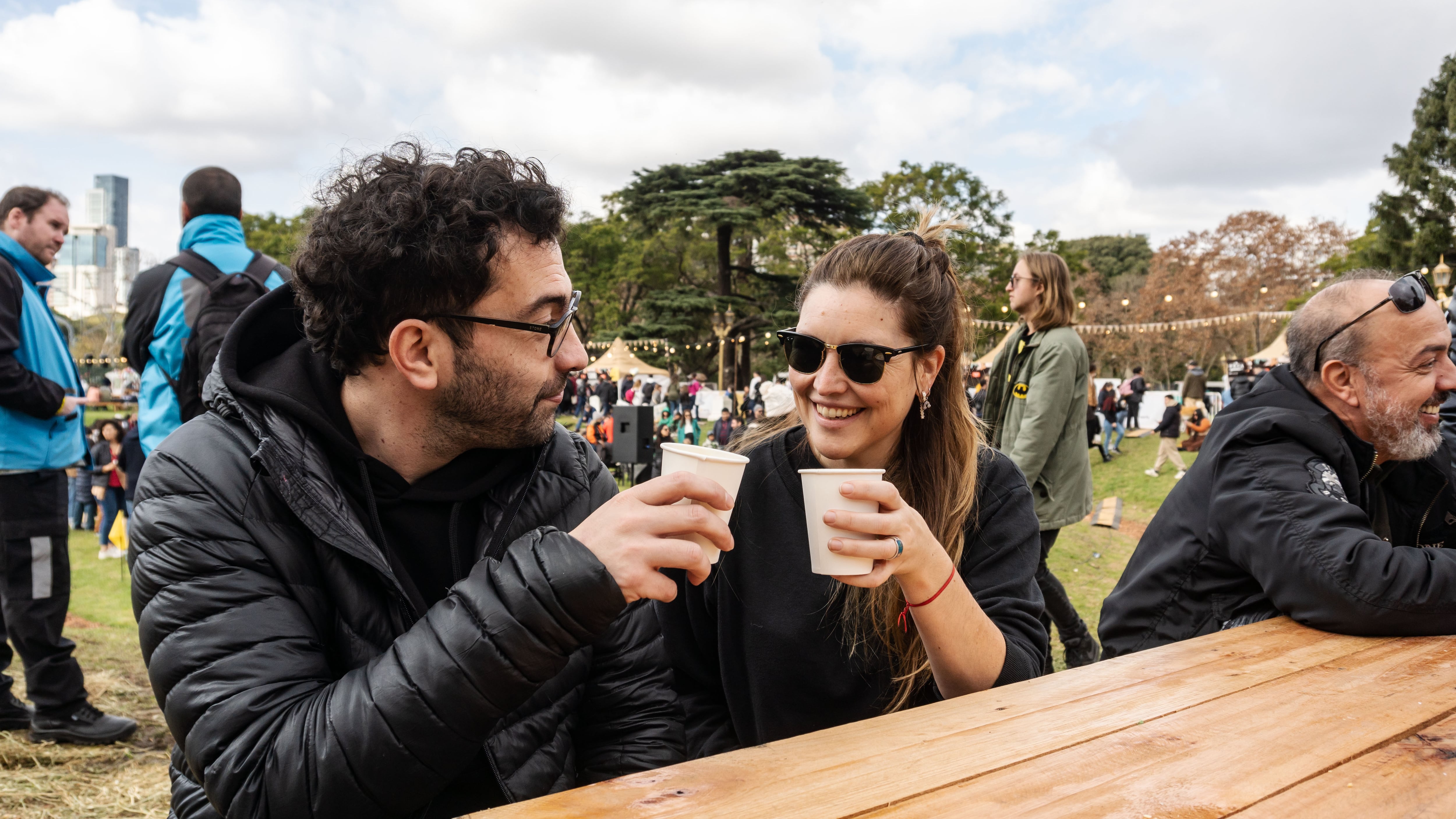 Cafecito BA: 25 cafeterías porteñas se reúnen en un festival con libros, cine y música en la Plaza de la Flor