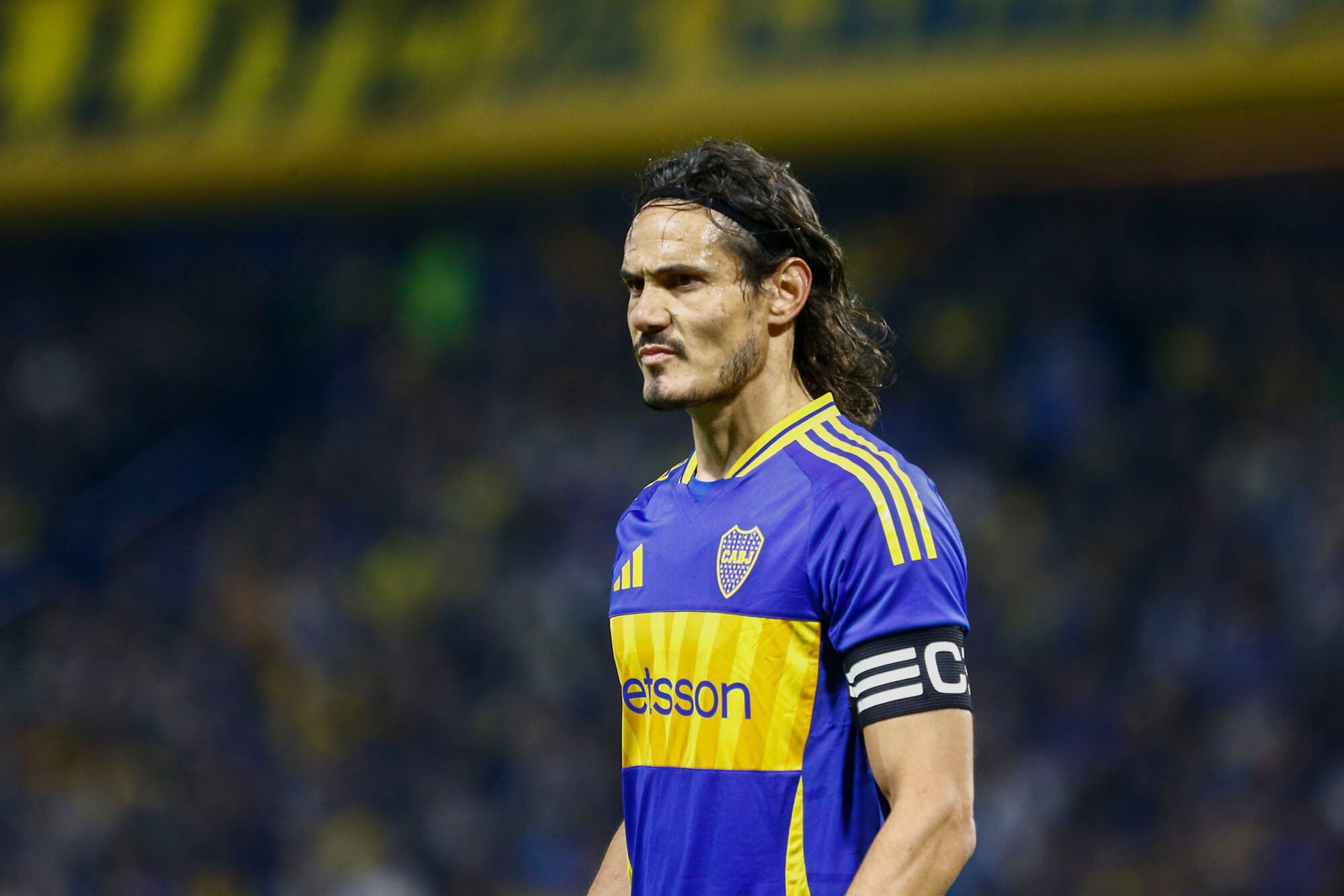 Edinson Cavani no será de la partida en el Superclásico por un desgarro