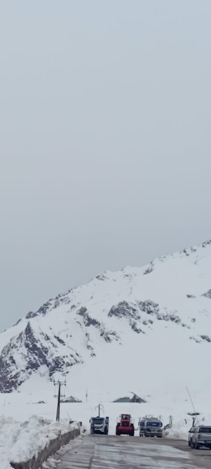 La acumulación de nieve transformó por completo el paisaje de Las Cuevas, camino a Chile