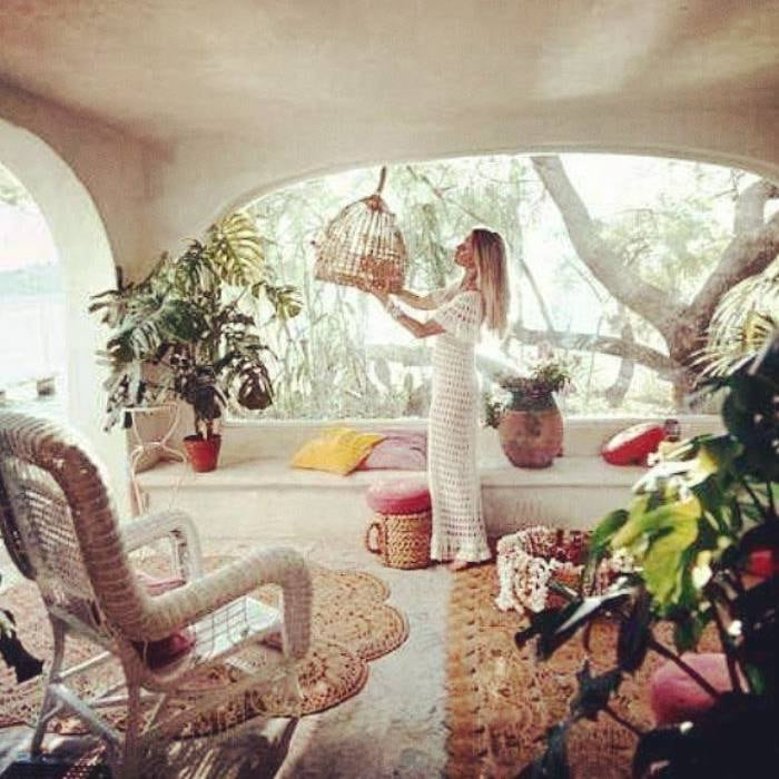 Brigitte Bardot, rodeada de plantas en La Madrague, su casa de retiro en la Costa Azul