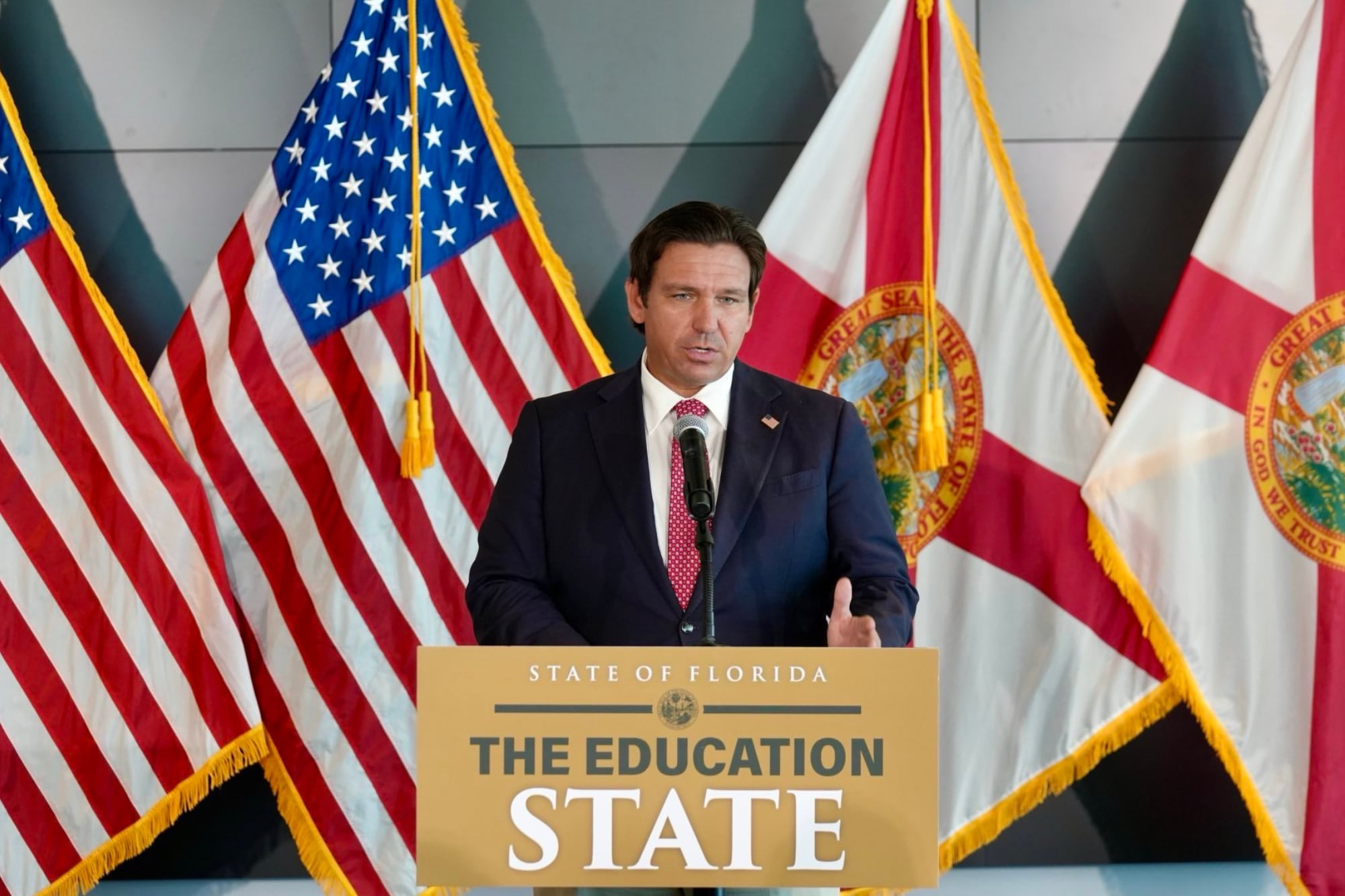 DeSantis no puede competir por un tercer mandato consecutivo por lo que establece la Constitución de Florida