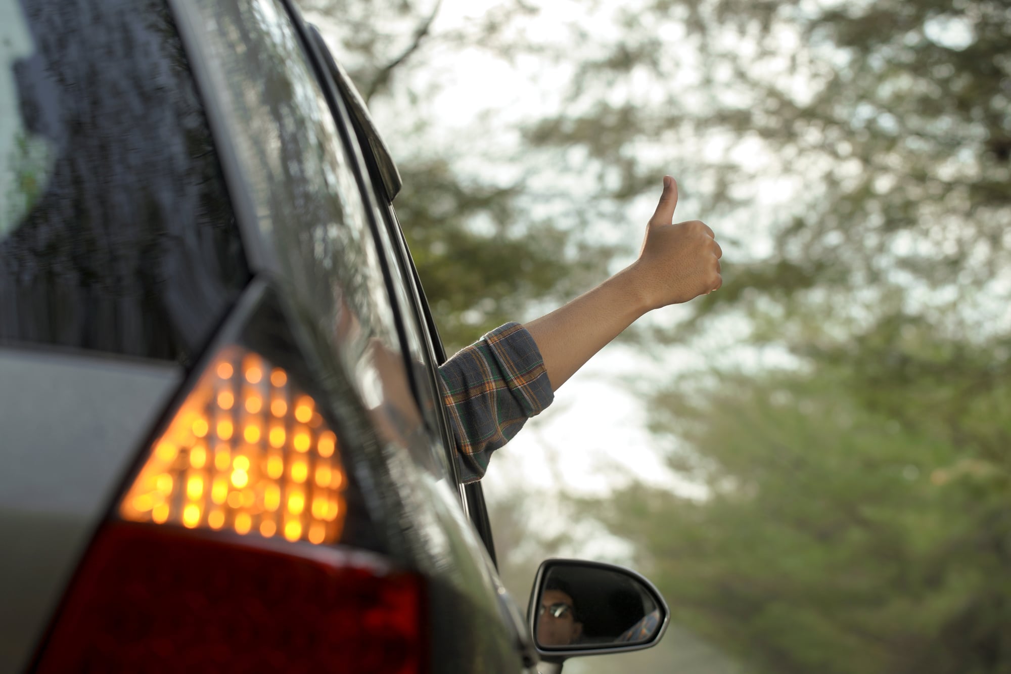 Toda maniobra debe advertirse con suficiente antelación mediante la señal luminosa