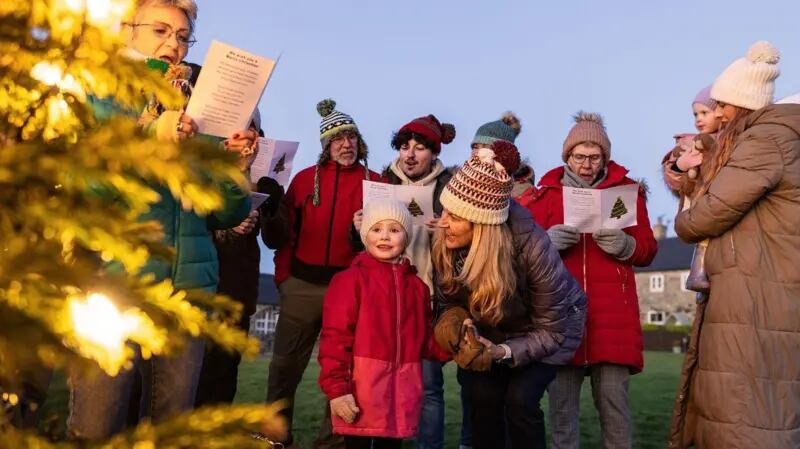 En esta época del año, no faltan los coros navideños