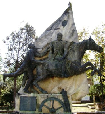 Escultura al Soldado Juan de Dios en Arjonilla (Foto: arjonillapatrimoniohistorico.blogspot.com)