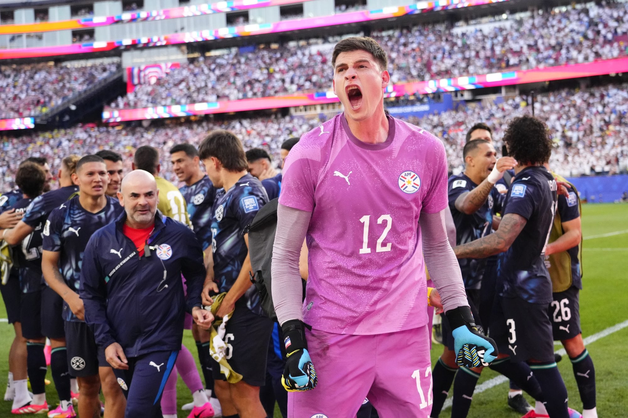 Orlando Gill fue la gran figura del histórico partido entre Paraguay y Alemania, con dos penales atajados