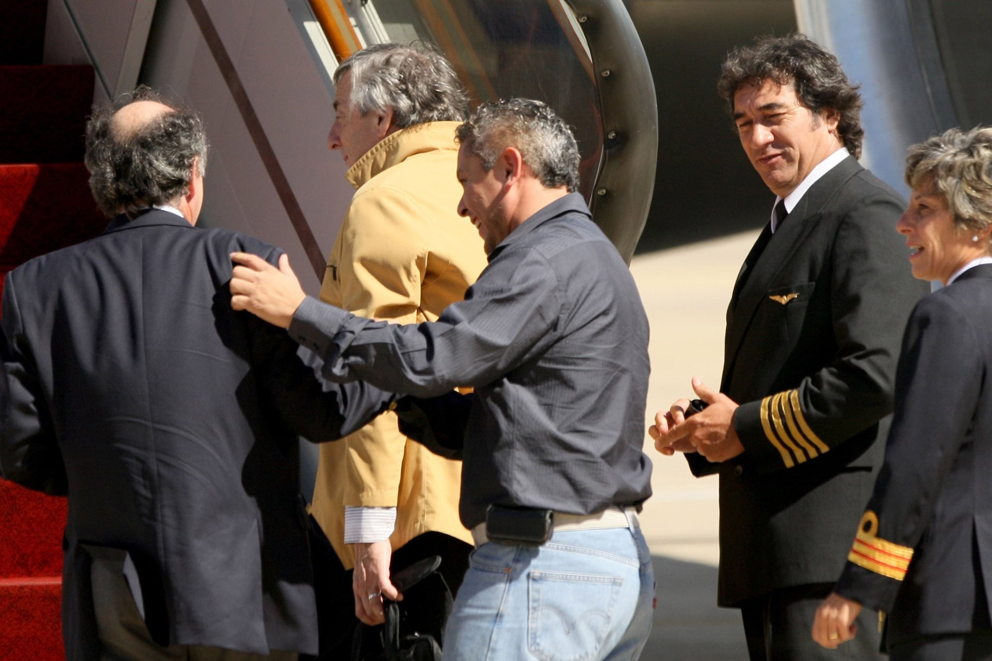 El expiloto presidencial de Néstor Kirchner confirmó que trasladó a uno de sus secretarios con valijas cerradas por candados a Santa Cruz