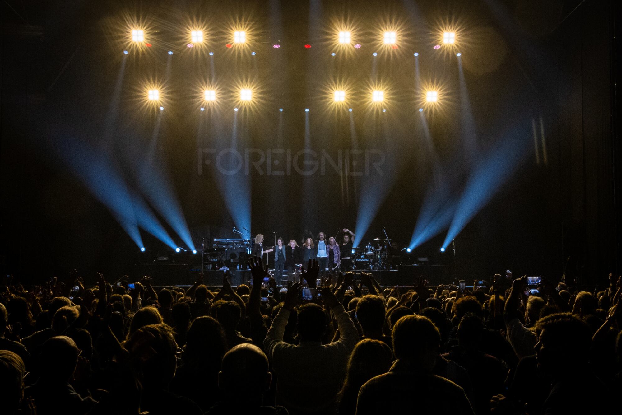Foreigner dio un show compacto, con lo esencial de su larga historia