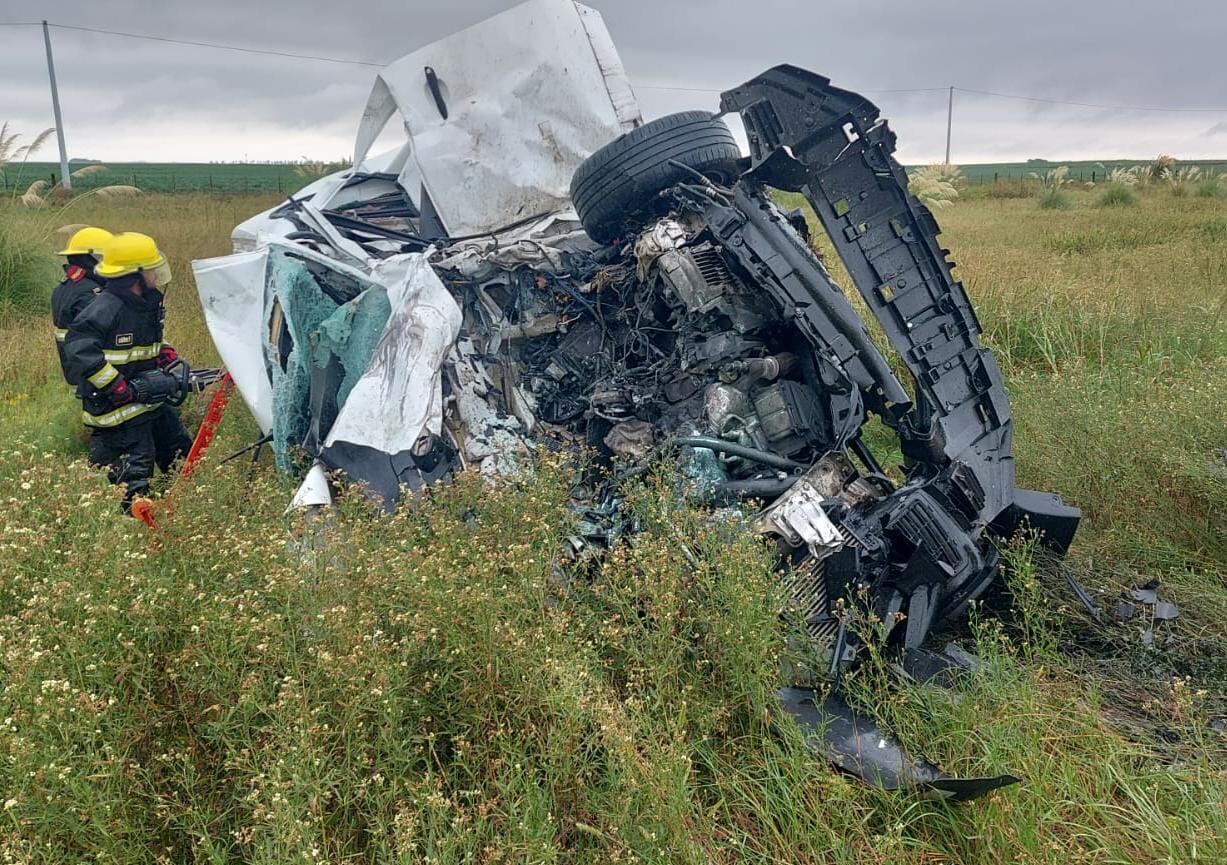Choque fatal en la ruta 7: dos muertos y un herido grave cerca de Río Cuarto