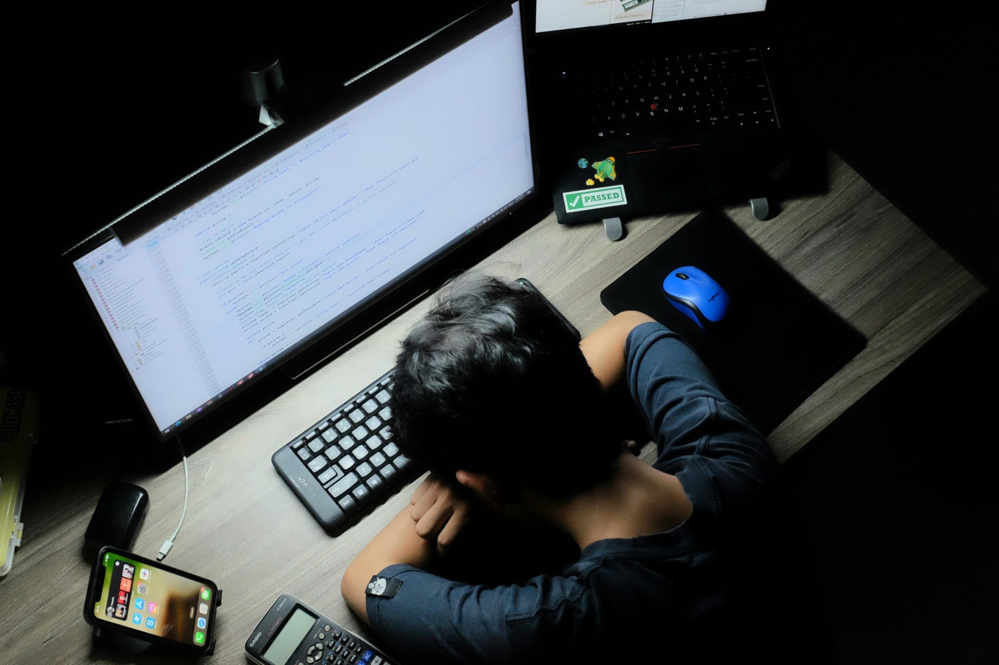 El FBI indicó que los criminales en línea utilizan métodos como el swatting o el doxxing para intimidar