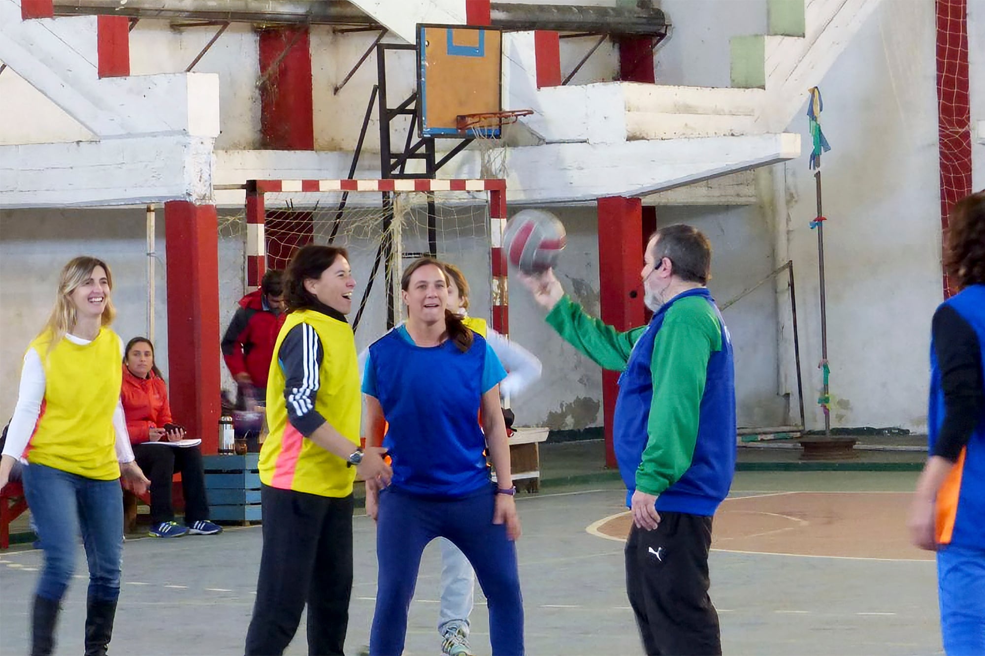 Qué es el Cacheball: el deporte alternativo donde se gritan los goles del rival