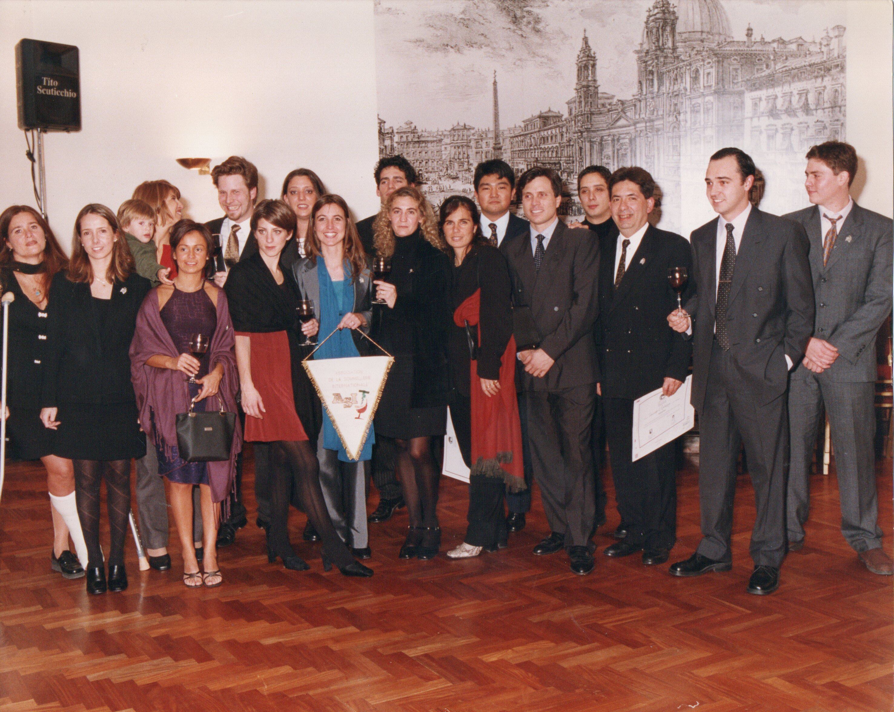 Marina Beltrame, en el medio, recibida: daba sus primeros pasos en el desafiante mundo del vino