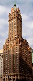 El Sherry-Netherland, ubicado en la esquina de la Quinta Avenida y la calle 59, frente a Central Park, fue desde su inauguración un símbolo de elegancia neoyorquina