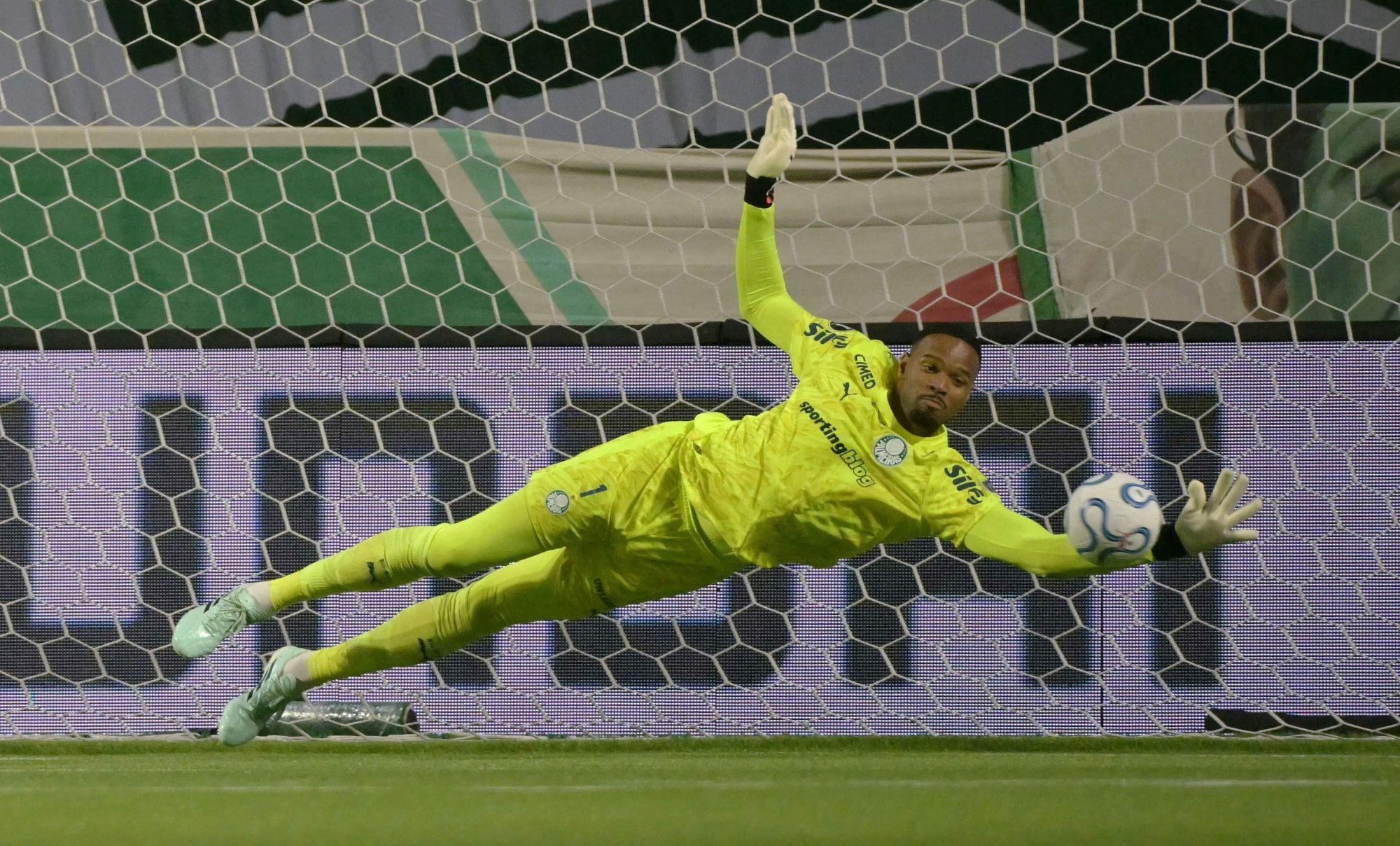 Carlos Miguel le atajó el penal a Nonato y le allanó el camino a la final de la Libertadores a Palmeiras