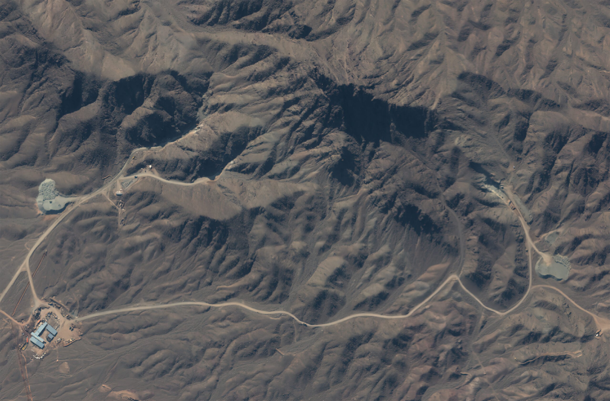 La misteriosa montaña nuclear de Irán que Trump amenaza con destruir