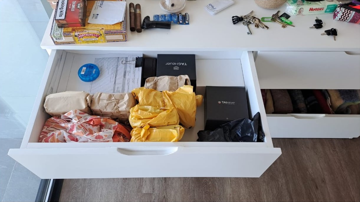 Los cajones de Ornella Calvete, allanada en el marco de la causa Andis