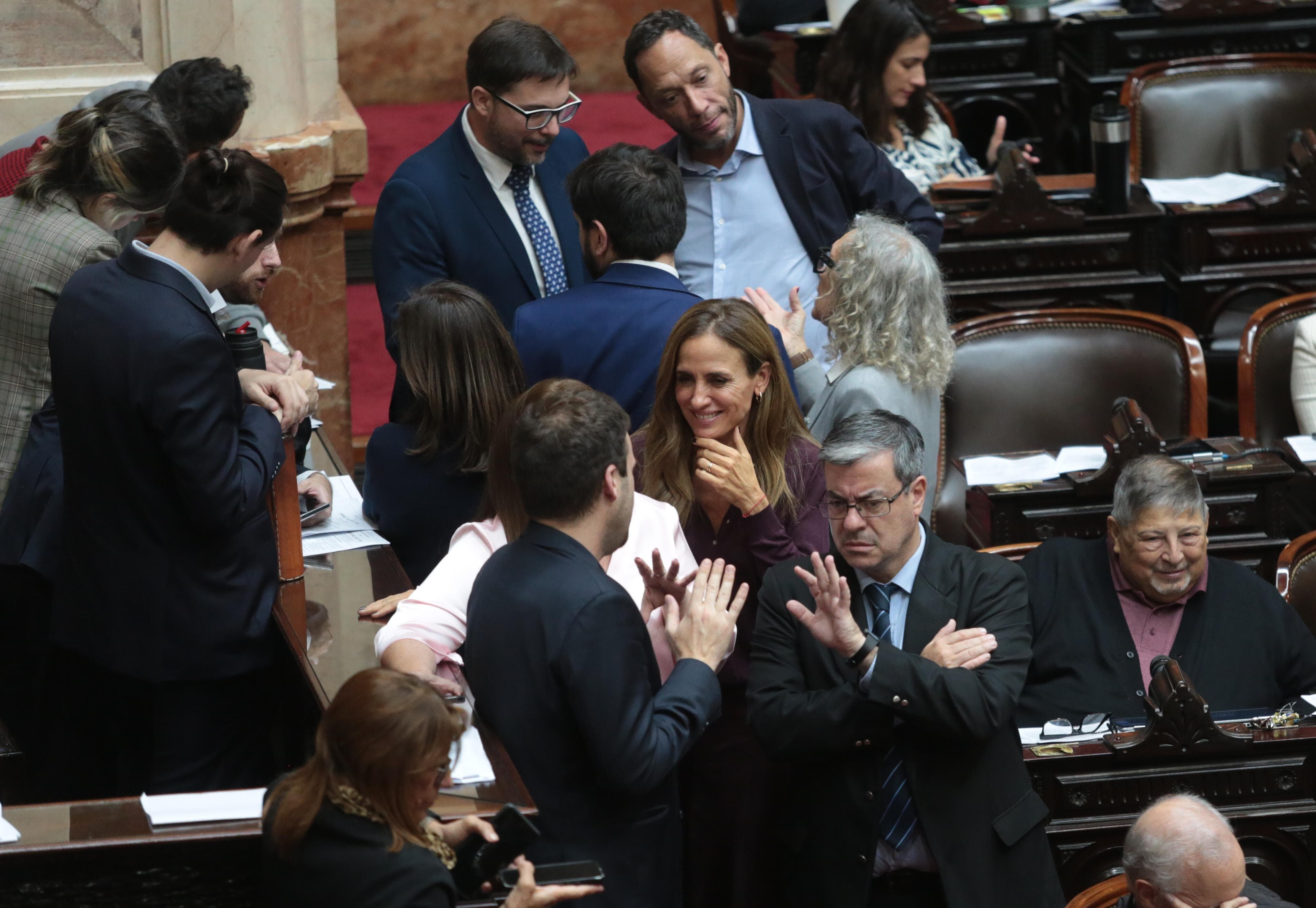 Diputados de varios bloques durante el debate en Diputados por el caso $LIBRA