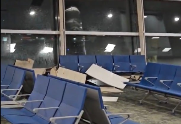 Temporal en el AMBA: se cayó parte del techo en Aeroparque por la tormenta en la Ciudad