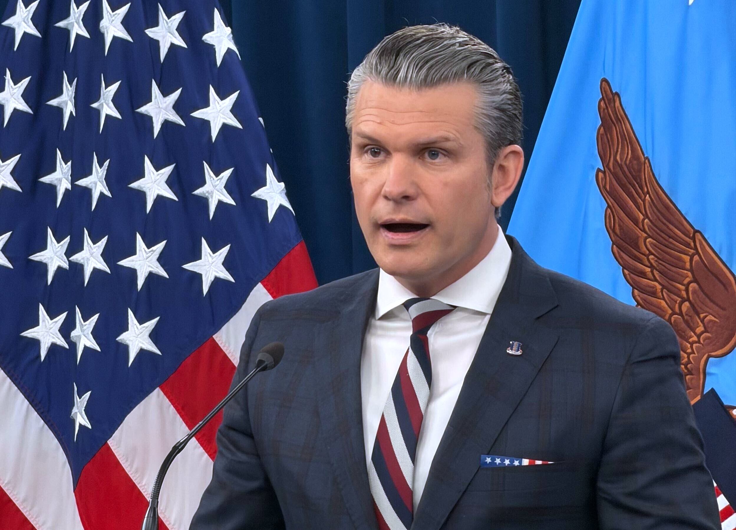 Pese a la implacable ofensiva de Israel y EE.UU., el Ejército iraní demuestra que sabe adaptarse 9 El secretario de Defensa de Estados Unidos, Pete Hegseth, habla en una sesión informativa en el Pentágono