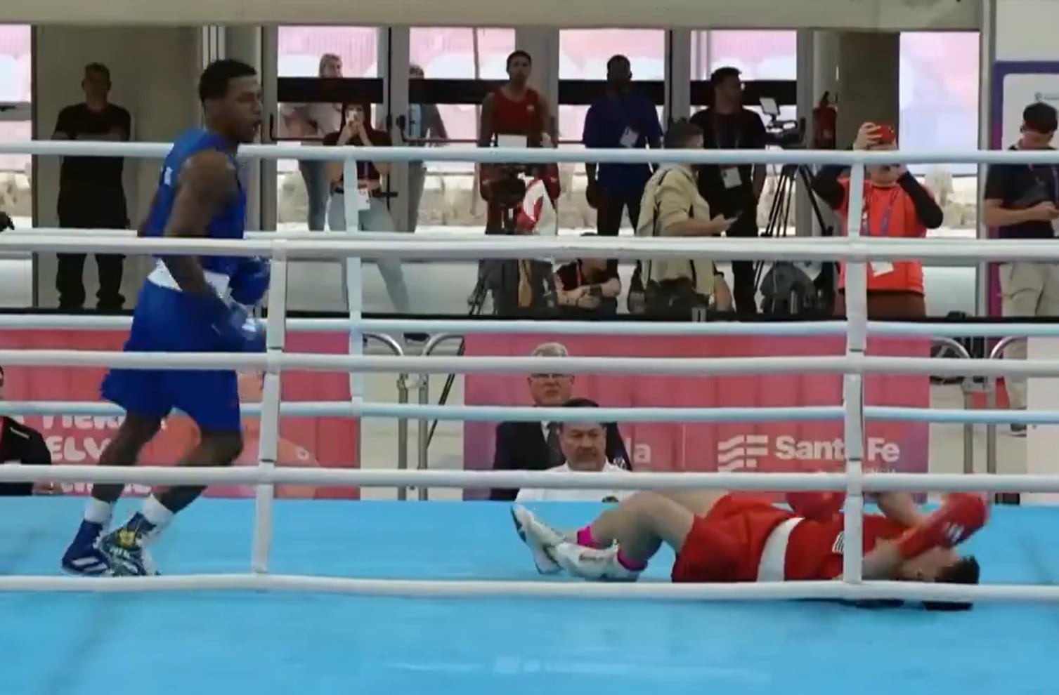 El golpe del brasileño Yuri Falcão Reis envió a la lona inconsciente al uruguayo Santiago Cardozo en la final por la medalla de oro en la categoría hasta 65kg de los Juegos Suramericanos