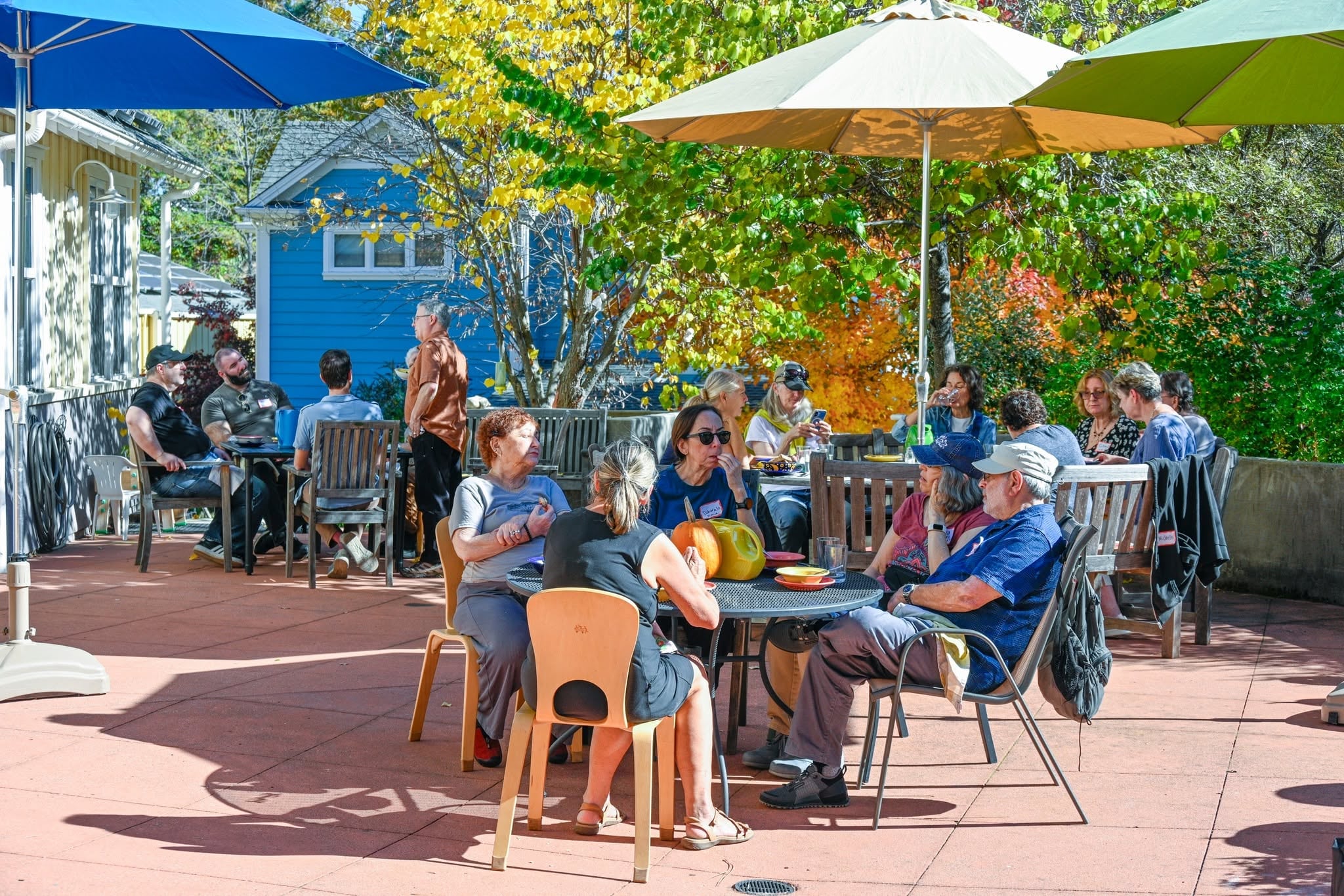 El cohousing plantea vivir en comunidad, conservando la independencia que da un departamento privado, pero con un gran menú de zonas comunes de intercambio social