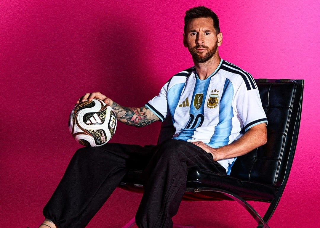 Messi y la pelota para las instancias finales