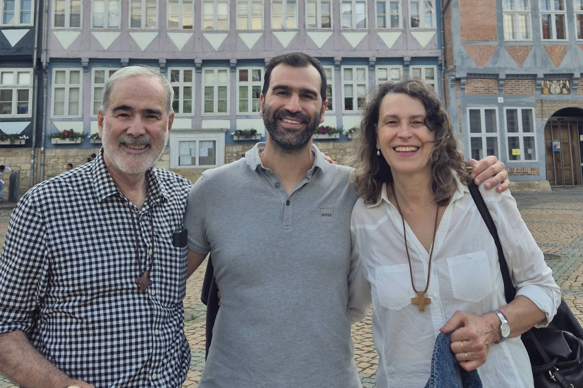 Ricardo junto a sus padres en Wolfenbüttel.