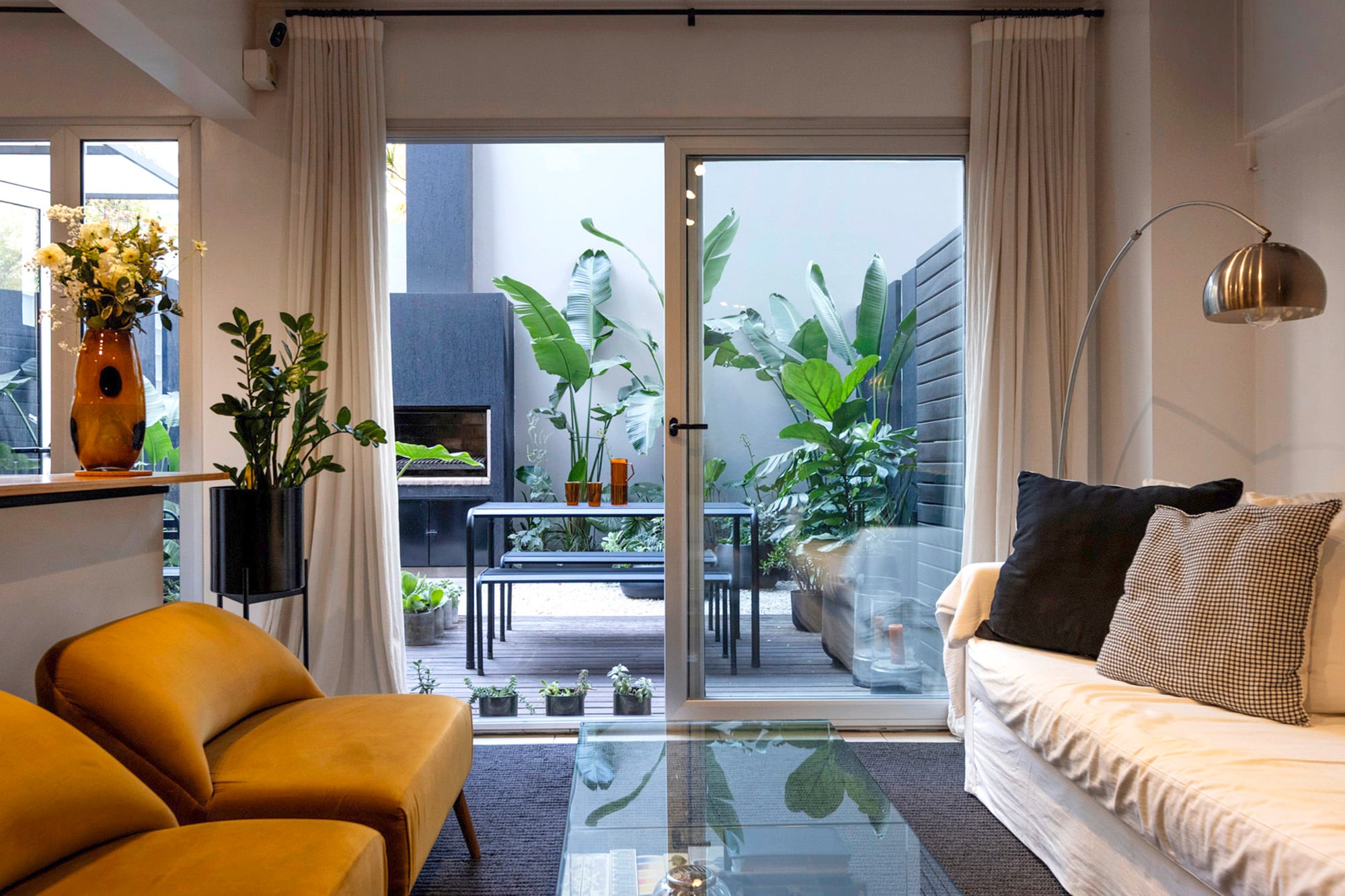 Vista desde el interior de la casa